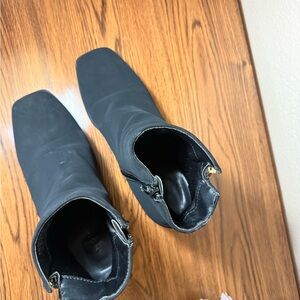 Chic Black Heeled Boots